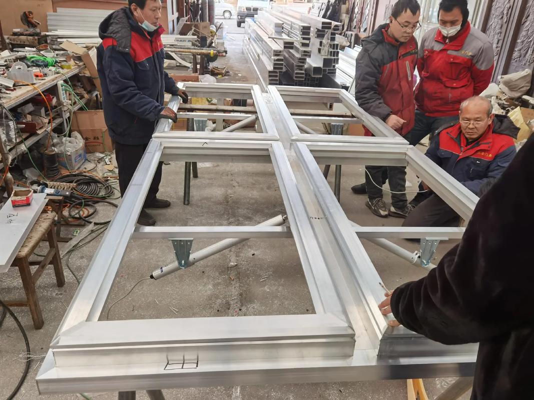 鋁合金門(mén)窗與鋁鎂錳金屬屋面 現(xiàn)代建筑的高端解決方案